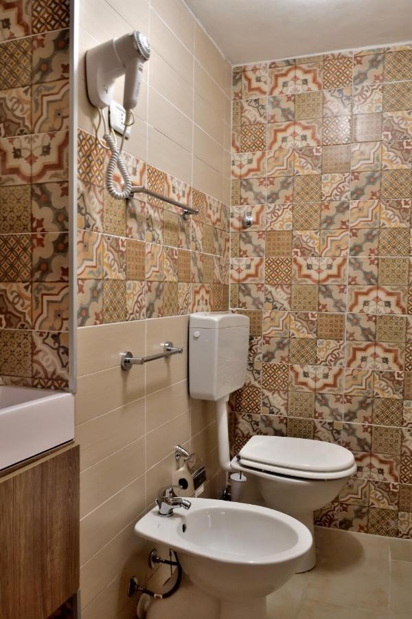Apartment Sicilia - Intera Casa Con Privata Jacuzzi Sauna Bagno Di Vapore Ad Uso Illimitato Rosolini