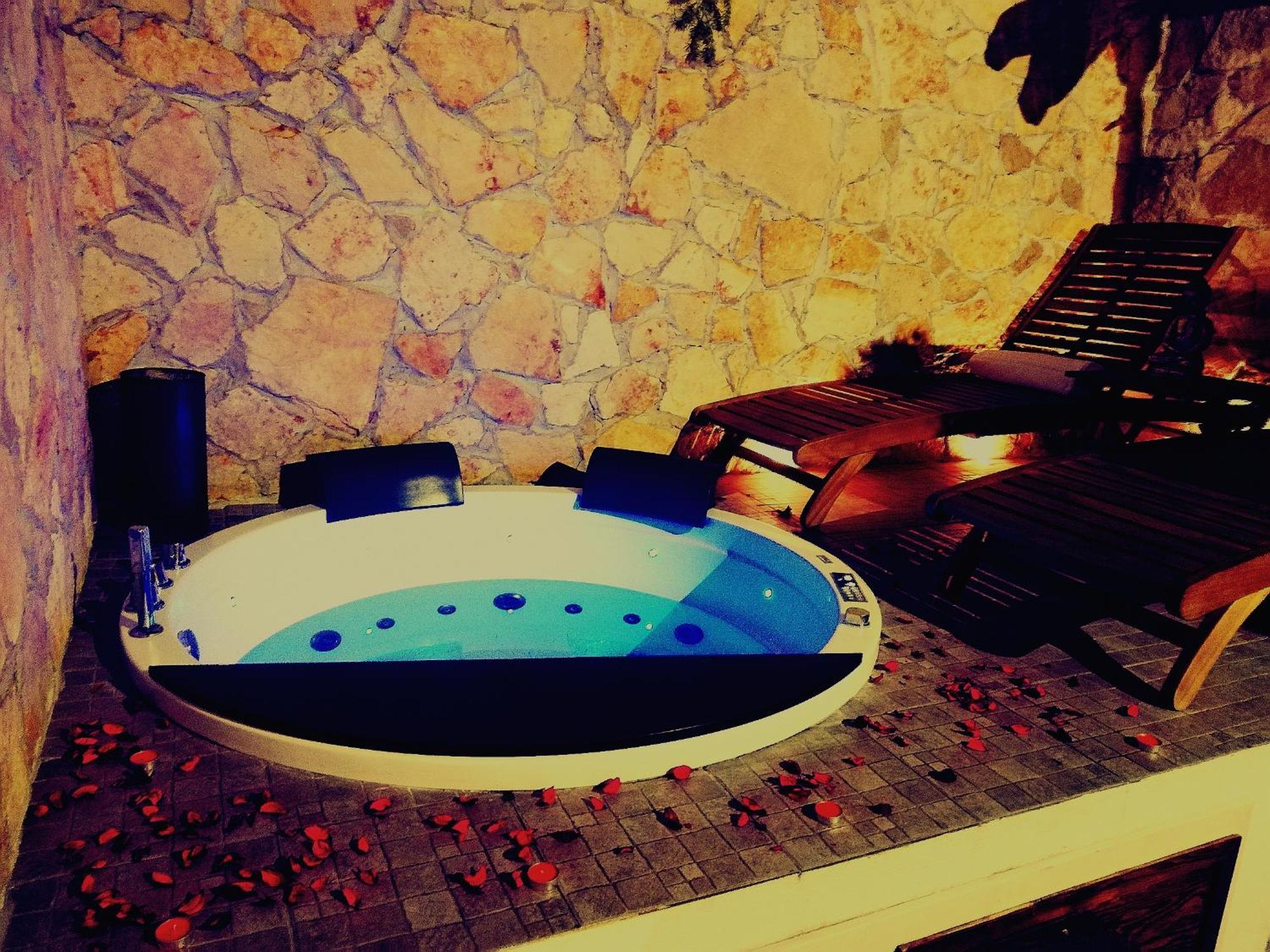 Sicilia - Intera Casa Con Privata Jacuzzi Sauna Bagno Di Vapore Ad Uso Illimitato Rosolini