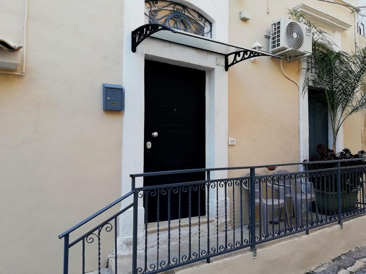 Apartment Sicilia - Intera Casa Con Privata Jacuzzi Sauna Bagno Di Vapore Ad Uso Illimitato